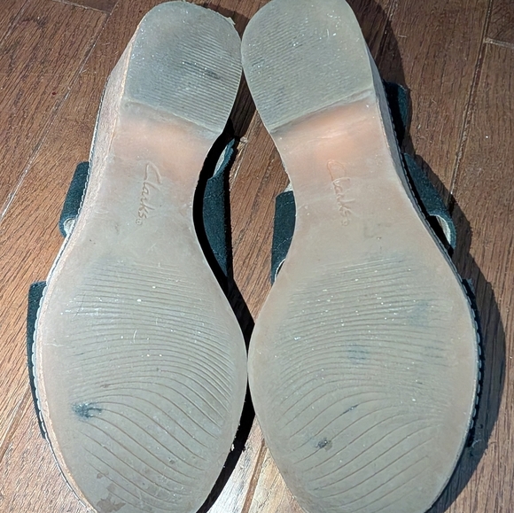 Clark's Giselle Cove Women's Black Suede Wedge Sandals - Picture 7 of 11